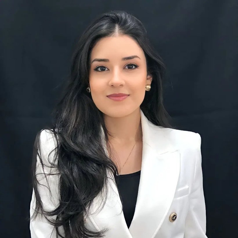 Dra. Kenia Oliveira, especialista em harmonização facial em São Paulo